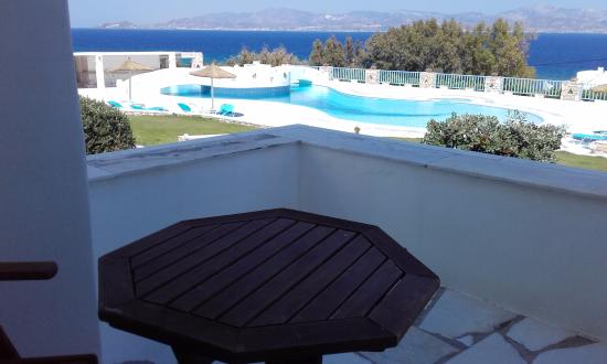 pix Captain Rocks Hotel nea chryssi akti