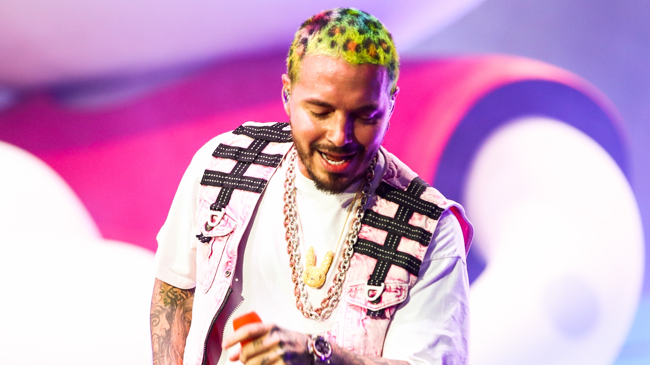 wallpapers J Balvin Hair j balvin s colorful leopard print hair