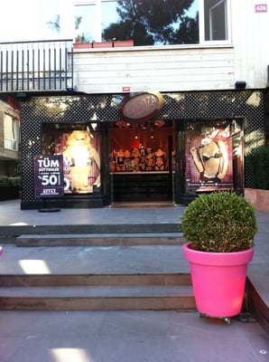 picture La Senza Turkey push canadian lingerie chain la senza