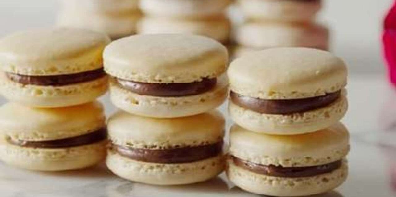 wallpapers Macaroon Sandwich Cookies macaron french macaroon